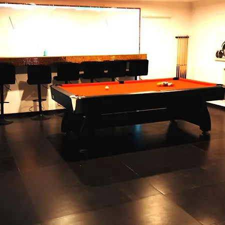 Private Luxury Club Daire Poznan